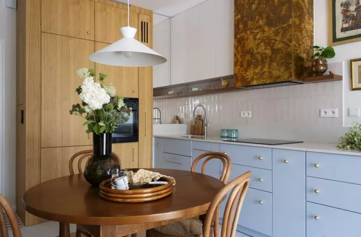 Blue built-ins add character to kitchen design