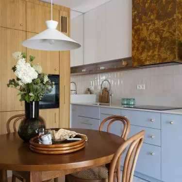 Blue built-ins add character to kitchen design