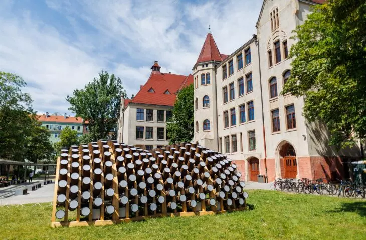 pawilon „Caterpillar” na kampusie Politechniki Wrocławskiej