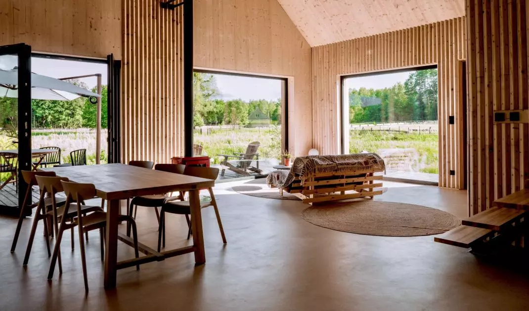 The logs are joined with wooden dowels