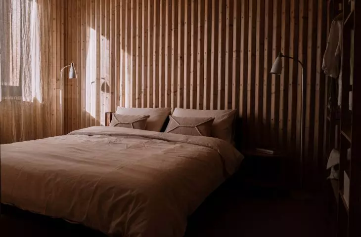 Wooden construction gives the interior a cozy atmosphere