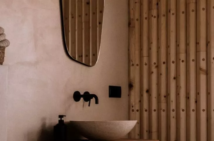 In addition to wood, microcement was used here