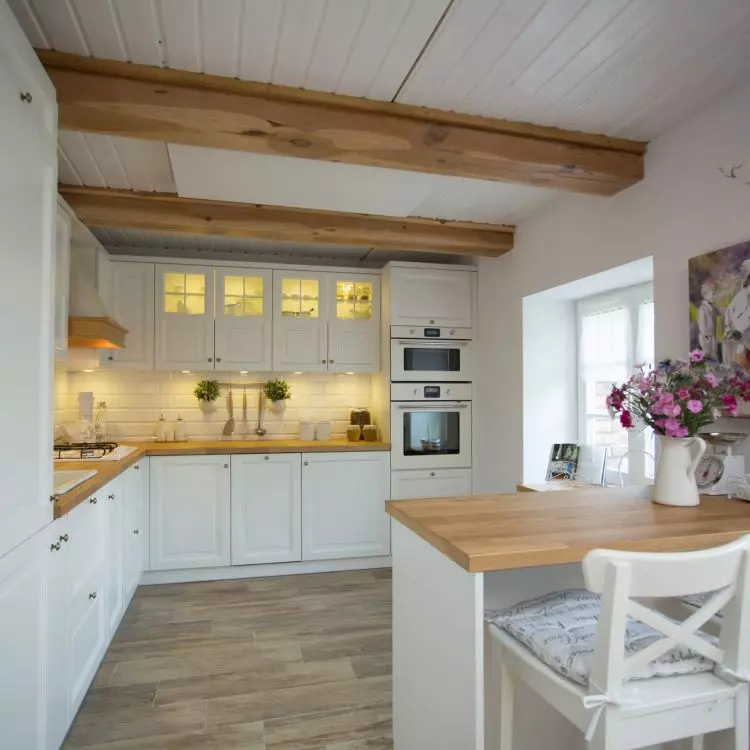 Natural wood will work well in rustic arrangements