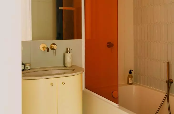 Blue tiles were juxtaposed with an orange screen