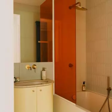 Blue tiles were juxtaposed with an orange screen