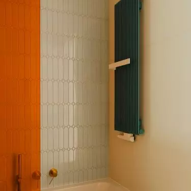In the bathroom, the architects used a decorative radiator