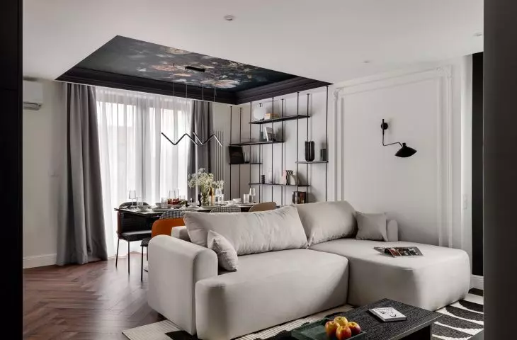 The different zones in the living area have been separated by colors