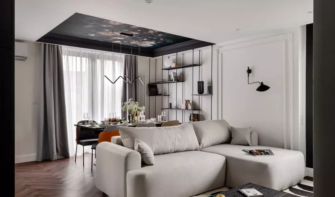 The different zones in the living area have been separated by colors