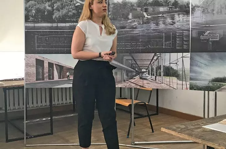 Paulina Kowalczyk i fragment prezentowanego przez nią dyplomu inżynierskiego (promotorka prof. Ewa Kuryłowicz), Politechnika Warszawska