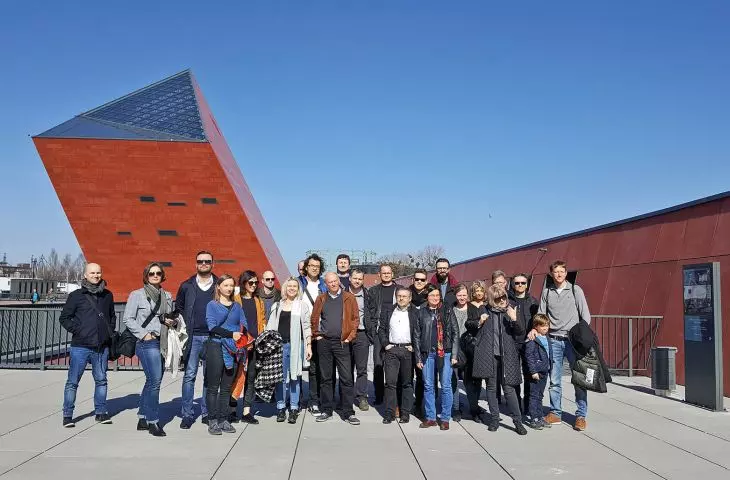 zespół pracowni Kuryłowicz & Associates podczas wycieczki do Muzeum II Wojny Światowej w Gdańsku, 2017
