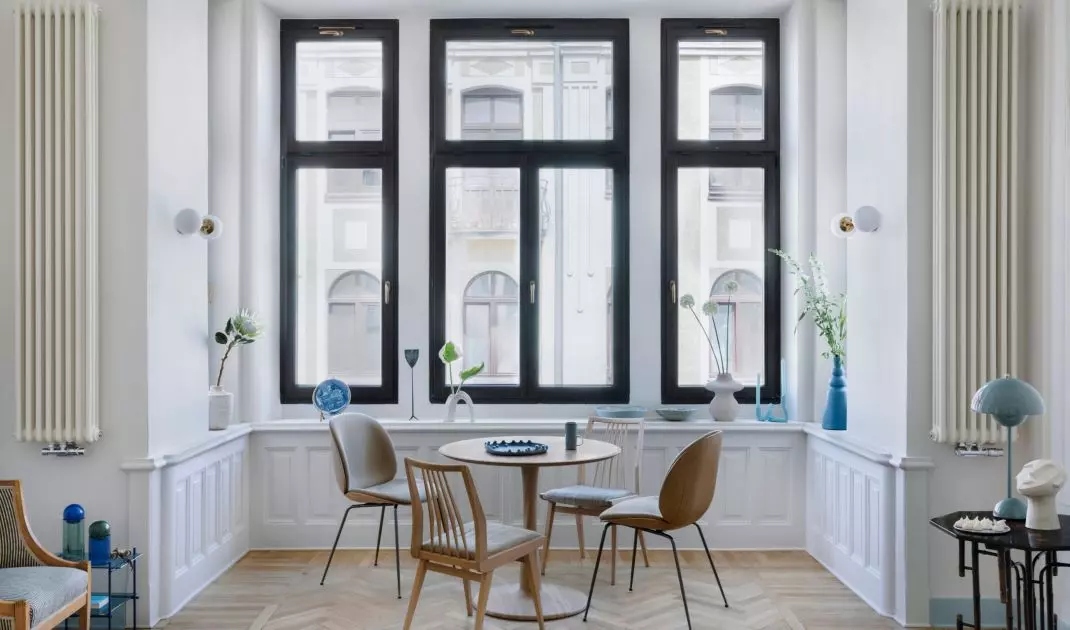 Among other things, the apartment managed to preserve the original woodwork and parquet floors