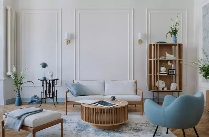Blue emphasizes the classic character of the interior