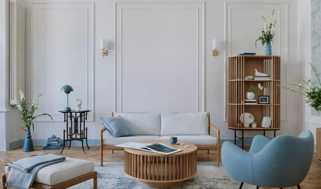 Blue emphasizes the classic character of the interior