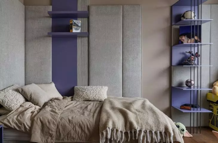 The division of the room into individual functional zones has been emphasized with upholstered panels 