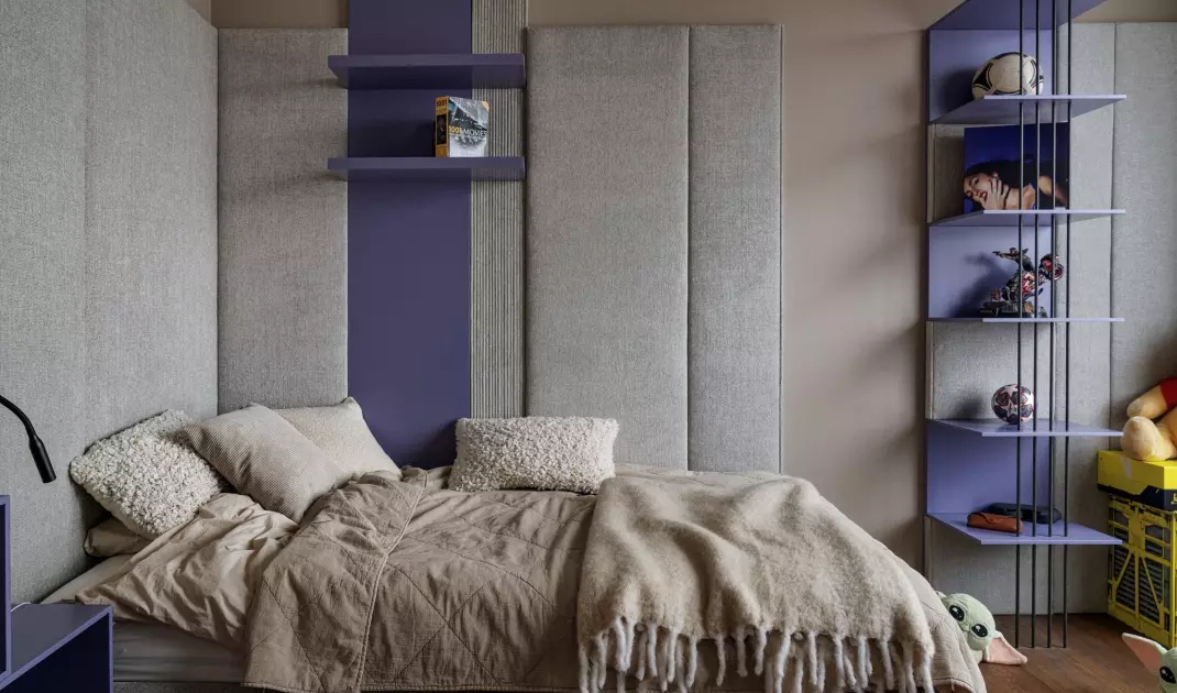 The division of the room into individual functional zones has been emphasized with upholstered panels 