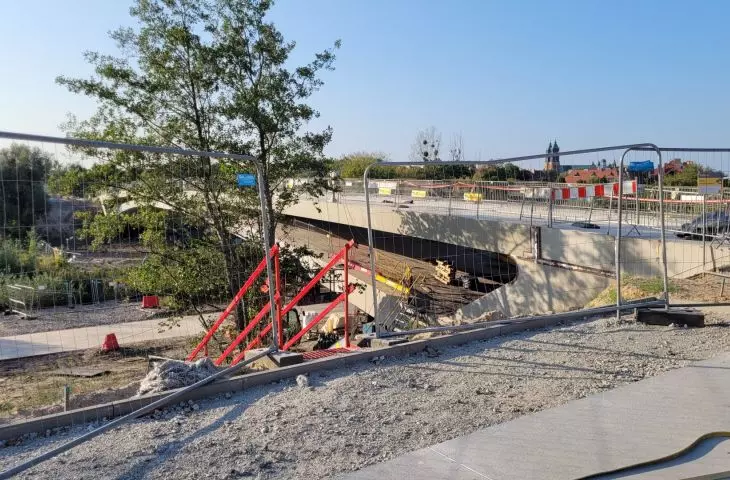 gotowa konstrukacja jednego z Mostów Berdychowskich (nad kanałem ulgi)