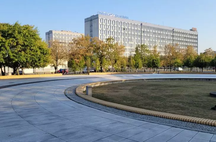 modernistyczne budynki PP z pierwszej połowy lat 70. XX w. przy ul. Piotrowo