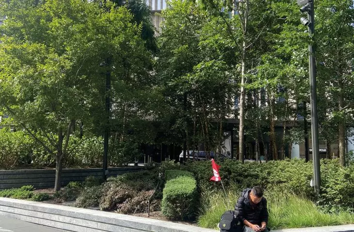 Nowy Jork, 25 Kent Ave