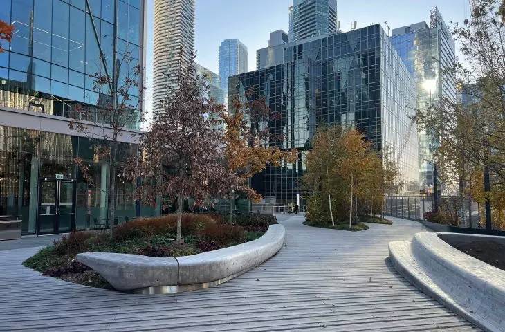 Toronto — 45 i 141 Bay Street 