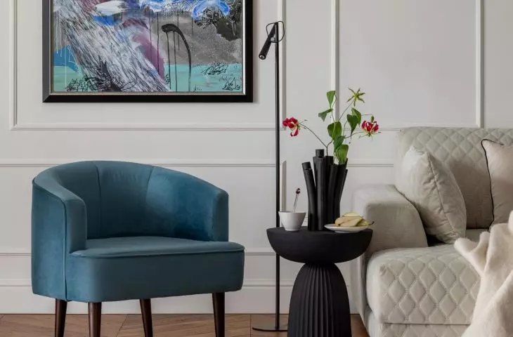 The combination of different textures will add variety to the arrangement
