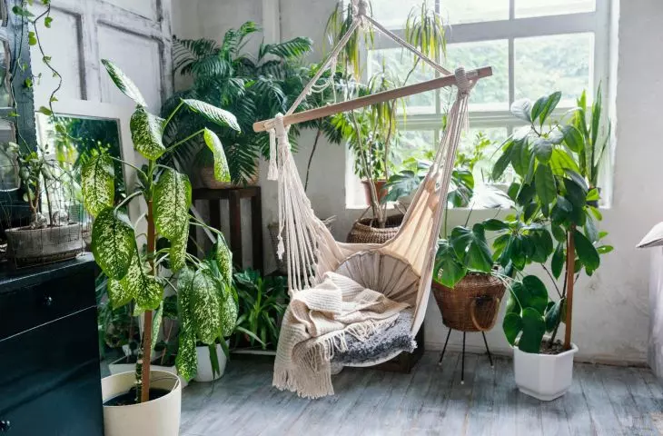 Natural materials and lots of potted plants are a recipe for a pleasant interior