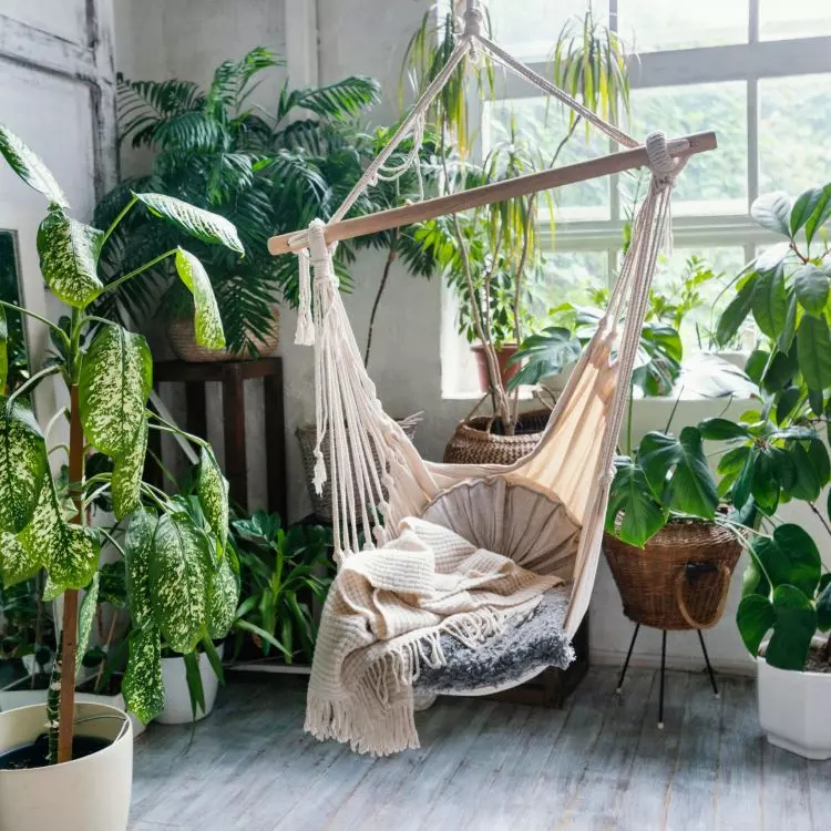 Natural materials and lots of potted plants are a recipe for a pleasant interior