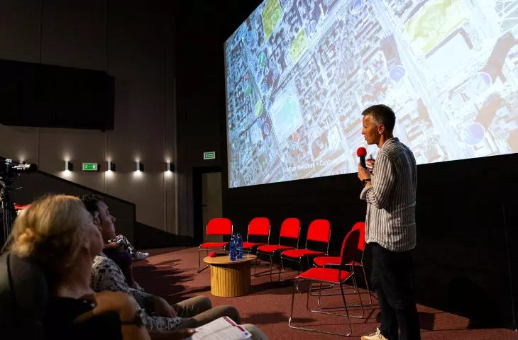 Maciej Rydz (JEMS Architekci) talked about the Towarowa 22 project