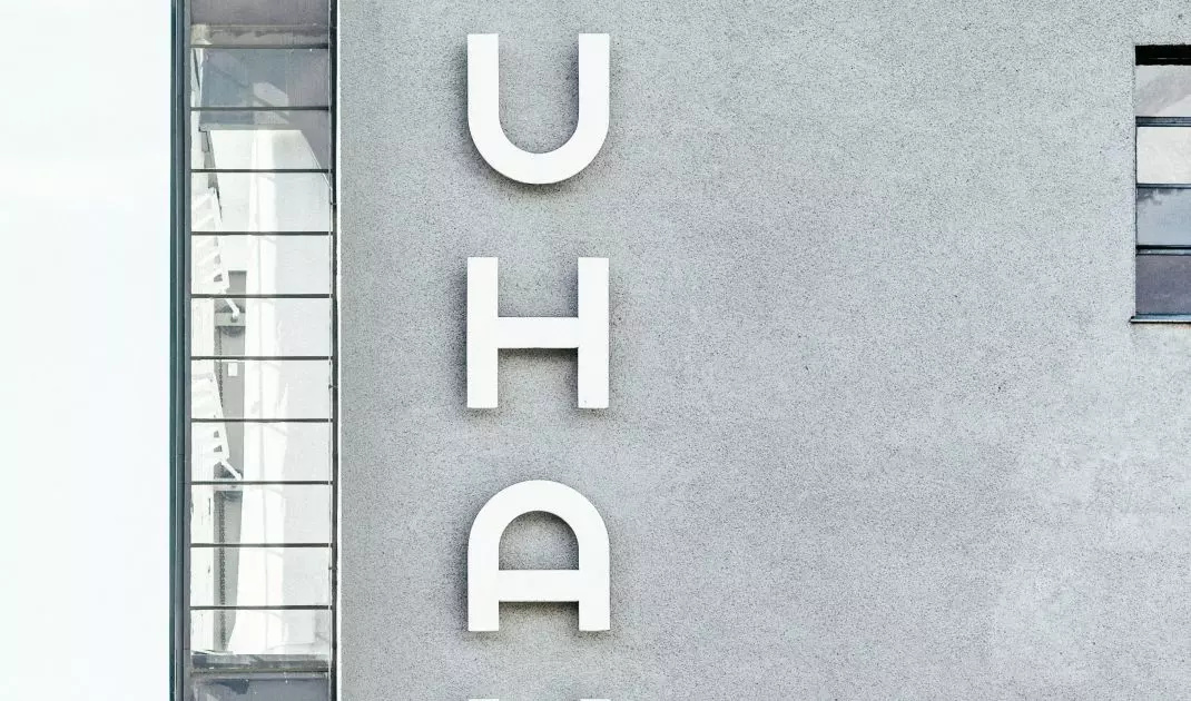 The style originated at the Staatliches Bauhaus art school in Germany