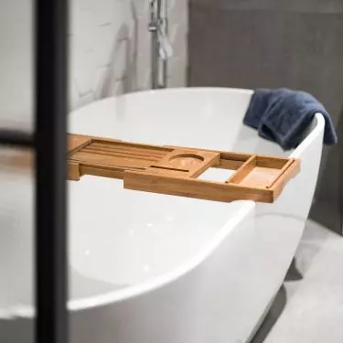 Oval tub harmonizes with arched faucet