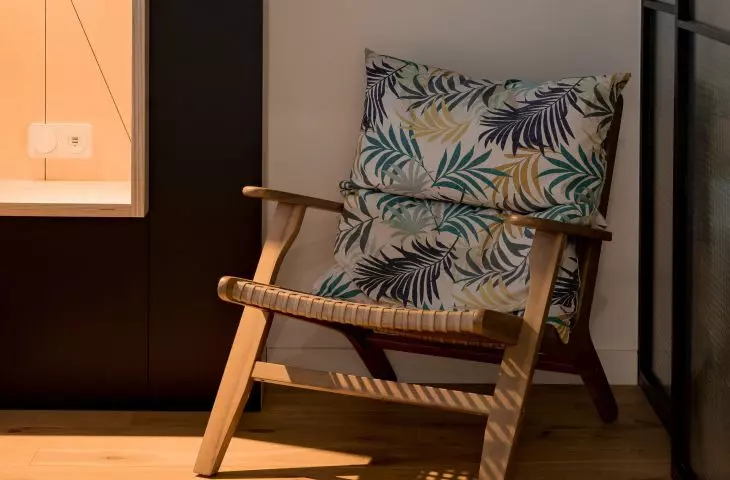 The braided chair is decorated with a cushion with an exotic pattern