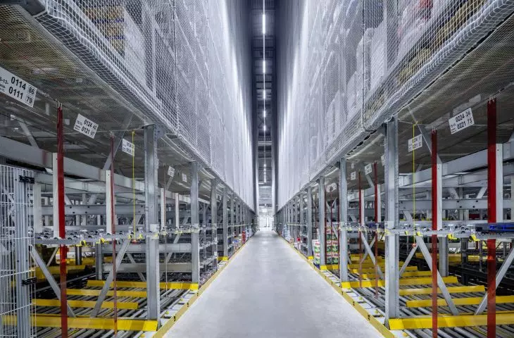 E-Line Pro - application in a warehouse building