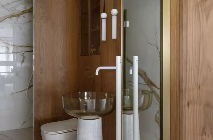 Earthy colors create a cozy atmosphere