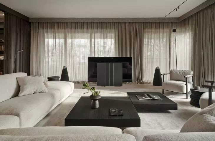 The corner sofa is complemented by two armchairs