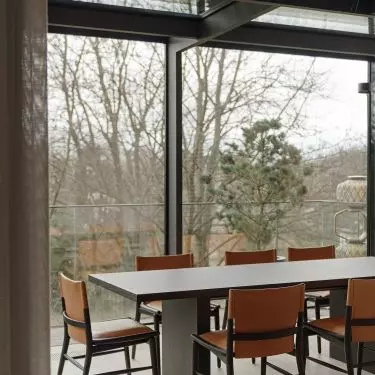 Glazed dining room makes an impressive impression