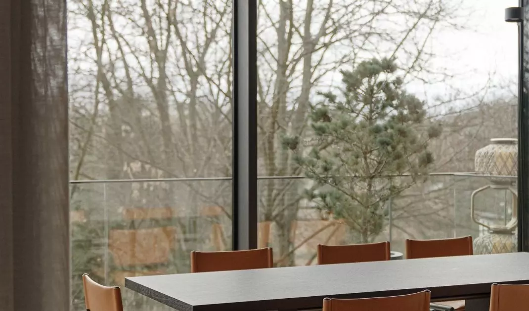 Glazed dining room makes an impressive impression