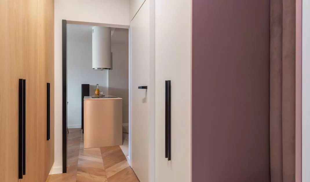 In the interior for a man, you can also cleverly use shades of pink