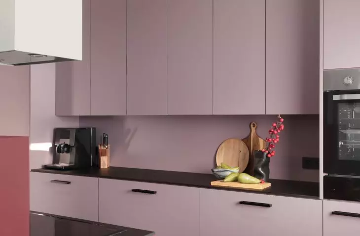 In a colorful kitchen, it is very important to choose the right lighting