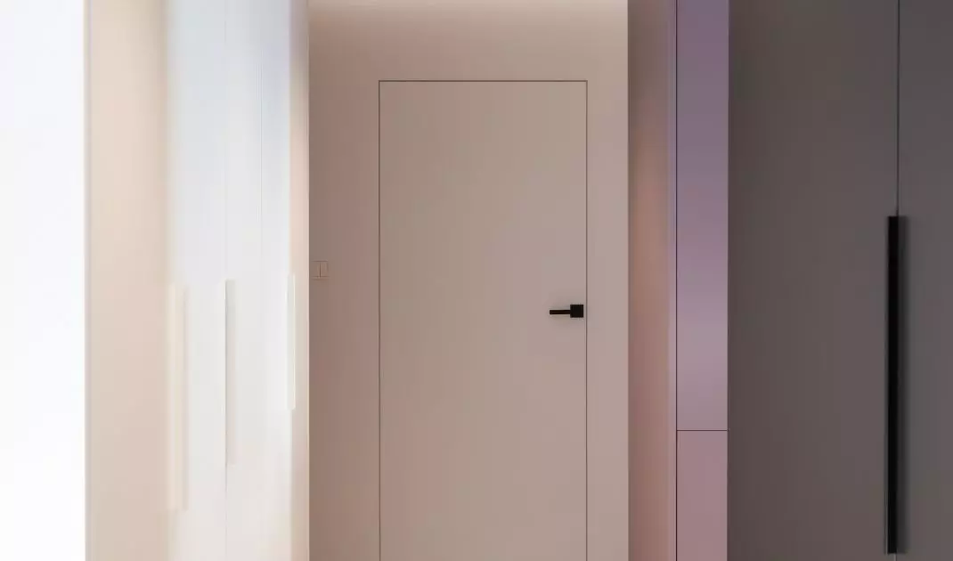 It is important to maintain a balance between colorful accents and a subdued base