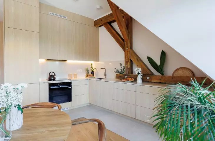 Exposed beams add a cozy touch