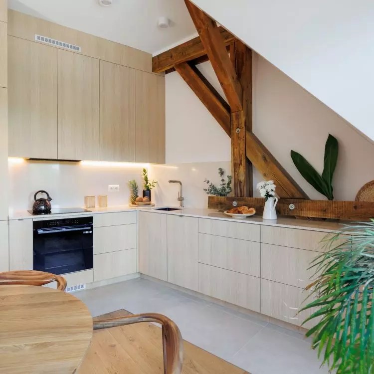 Exposed beams add a cozy touch