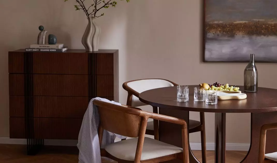 Chocolate shades in the dining room will create a cozy atmosphere