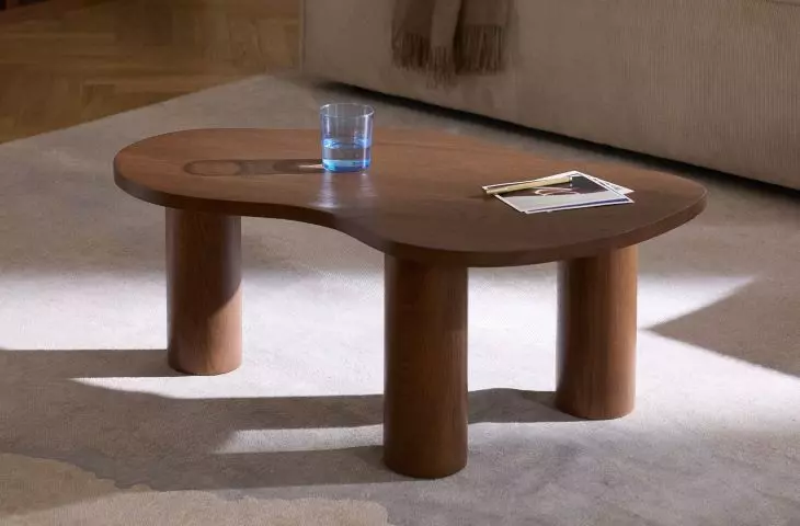 Furniture in shades of dark brown will add elegance to the space