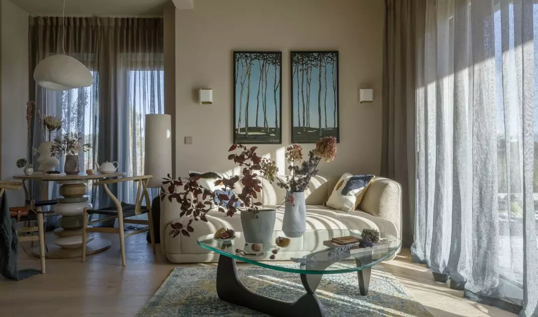 The decor of the cottage is inspired by the surrounding coastal nature 