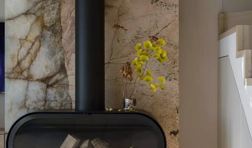 The architect wanted to install a fireplace with a rounded form