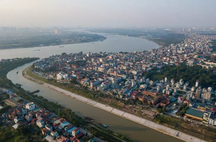 View of the Red River and the village of Bát Tràng