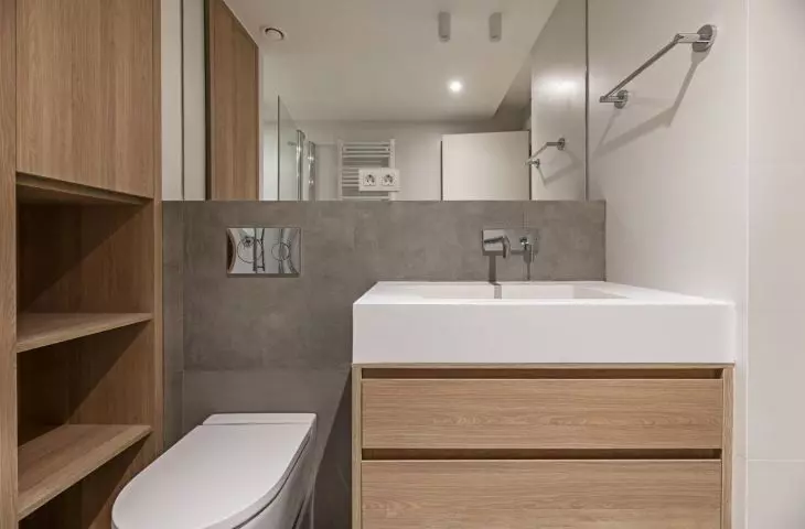 Too little distance between fixtures will make the bathroom non-functional