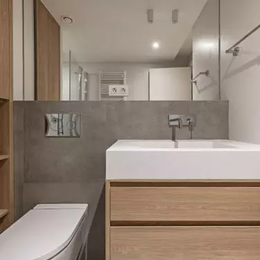 Too little distance between fixtures will make the bathroom non-functional