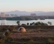 Building against the Chinese landscape