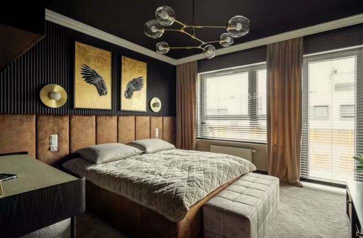 The arrangement combines elegance with coziness