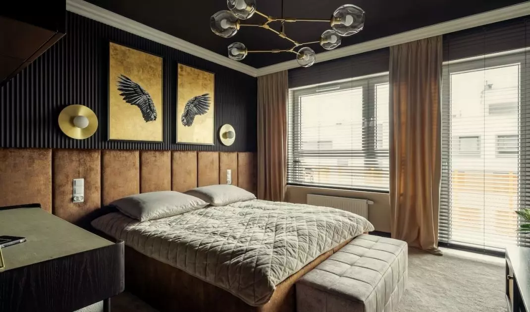 The arrangement combines elegance with coziness